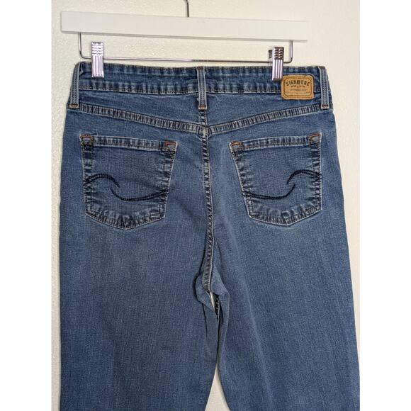 Signature Levi’s Womens Jeans Size 12M Mid Rise Boot cut Stretch Dark Wash - Picture 5 of 8